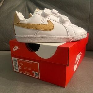 Toddler Girls Nike Size 8 Tennis Shoe